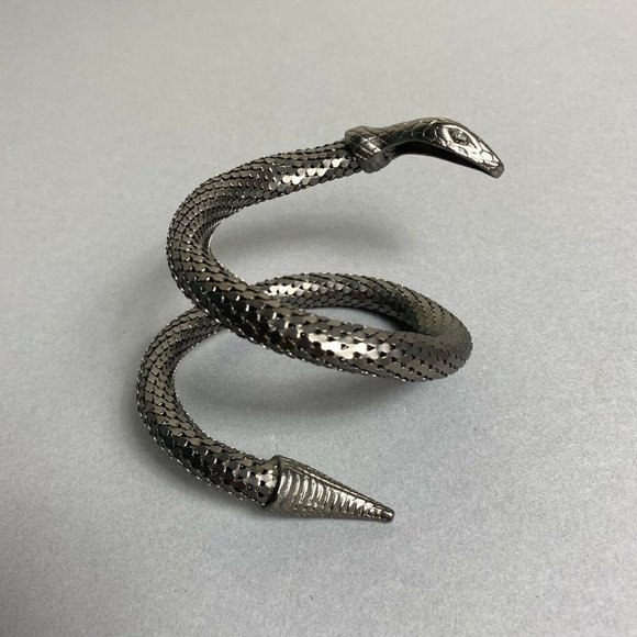 Vintage Jewelry - Silver Toned Mesh Coil Snake Bracelet